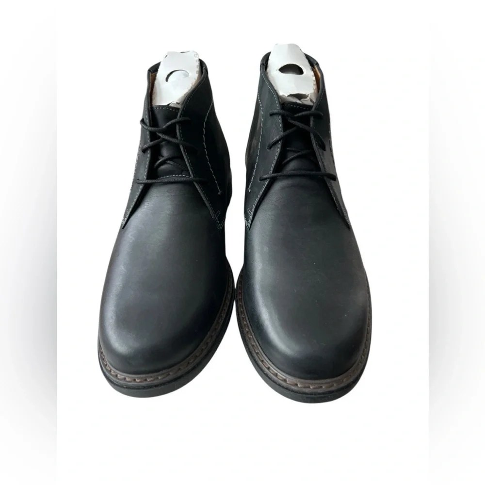 NWOB Florsheim Men’s Chukka Leather Field Boot in Black in size 8.5